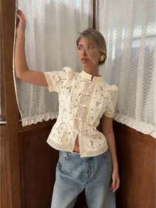 Women Long Sleeve Mandarin Collar Guipure Split Blouse Top Lace Floral Puff Sleeve Button-Down Shirt Slim Fit Elegant Sheer Tops Party Clubwear - Short-Beige - 查看 1