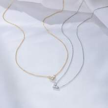 1 chiếc dây chuyền hình trái tim tối giản bằng bạc S925, đính đá quý nhiều mặt sáng bóng, toát lên vẻ lãng mạn và hoàn hảo cho trang phục hàng ngày và mùa hè dành cho phái nữ nhân dịp Lễ Tình nhân. - Dây chuyền hình trái tim ba viên kim cương - Xem 11