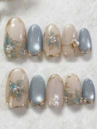 10片Y2K风格金色杏仁形亮片美甲贴纸，3D猫眼效果，饰以钻石和白色珍珠，适合女性日常佩戴、节日和派对，或作为礼物。