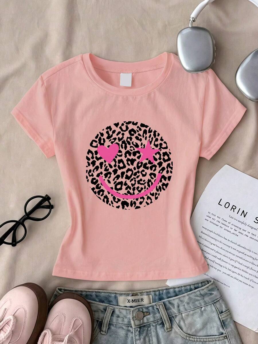 1件可爱时尚的豹纹印花女童短袖T恤，豹纹图案搭配爱心星星装饰，设计可爱，面料柔软舒适，适合女孩日常活动、春夏休闲上学及户外活动穿着。 - 粉色 - 查看 1