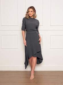 Elegant Women's Outfit In Duna Fabric, Featuring A Blouse With Fold-Over Sleeves And An Asymmetrical Skirt With A Decorative Button. - 灰色 - 查看 5