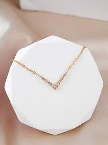 1 chiếc dây chuyền mặt chữ V đính đá nhân tạo, tinh tế và thanh lịch, phù hợp cho phụ nữ đeo hàng ngày, hẹn hò, dự lễ hội âm nhạc và các dịp tiệc tùng. - Vàng - Xem 4