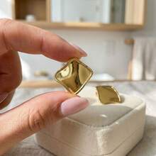 几何方形耳环，不对称个性耳环，简约大方，品质百搭，金色不锈钢材质，高端设计感，性感晚礼服，学生毕业首饰，女士母亲节情人节日常佩戴 - 方塊 - 查看 6