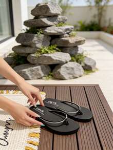 Women's Sports Sandals, New Summer 2026 Style, Sequined Flat Flip-Flops, Open-Toe Flat T-Straps, Casual And Comfortable Flat Sandals With Sparkling Crystal Straps, Suitable For Everyday Summer Wear, Outdoor And Indoor Walking Shoes, Multi-Functional Beach And Pool Shoes, Fashionable And Sparkly Footwear For Hot Weather Vacations. - 黑色 - 查看 4