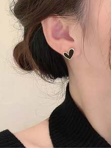 1对心形耳环，简约法式优雅耳环，百搭且低过敏性 - 彩色 - 查看 3