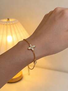 1 pièce Bracelet à fleur à quatre feuilles minimaliste français avec incrustation de diamants en cuivre pour femmes, accessoire de bijoux étincelant à la mode - Doré - Voir 2