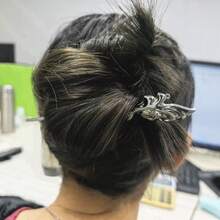1个可爱卡通锌合金动漫风格发夹，适合角色扮演、节日、派对的可爱发饰 - 彩色 - 查看 6
