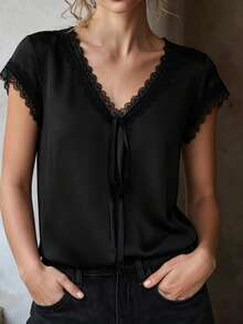 Blusa de poliéster ajustada con cuello en V, volantes y ribete de encaje de manga corta para mujer - Negro - Ver 4