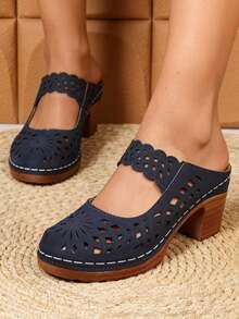 Retro-Style Openwork Chunky Heel Mules - Comfortable Slip-On Closed-Toe Chunky Heel Sandals For Women ✨ Retro Style Is Back! Exquisite Openwork Design, Breathable And Sophisticated. Chunky Heel + Platform Design Instantly Makes Legs Look Longer. Comfortable For Long Wear, Suitable For Daily Commutes/Dates. Mule Style, Super Convenient Slip-On, A Blessing For Lazy People! Multiple Colors Available: Classic Black, Soft Khaki, Retro Brown, Navy Blue, Covering Your Spring And Summer Outfits ✅ Versatile And Flattering ✅ High-Quality Feel ✅ Enhanced Comfort #Retrosandals #Mules #Chunkyheels #Springfashion #Womenssshoes #Everydayfashion - Màu xanh lam - Xem 5