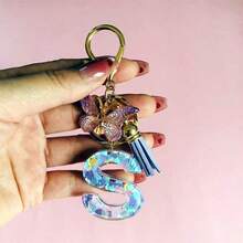 1 móc khóa chữ cái đầu tên dành cho nữ, mặt dây chuyền hình trái tim đính kim sa và hình bướm kèm tua rua, quà tặng trang trí balo độc đáo cho mẹ, bố, nhân dịp tốt nghiệp và giáo viên. - Màu tím hoa cà - Xem 28