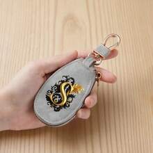 Bộ 26 chữ cái bằng da PU mờ, màu đen vàng, dùng làm móc chìa khóa xe hơi, túi đựng chìa khóa đa năng có khóa kéo, quà tặng cho nam giới, các cặp đôi, bạn bè, gia đình, cá nhân hóa, thể hiện tình yêu, sáng tạo, thú vị, quà tặng Ngày của Cha. - Nhiều màu - Xem 6