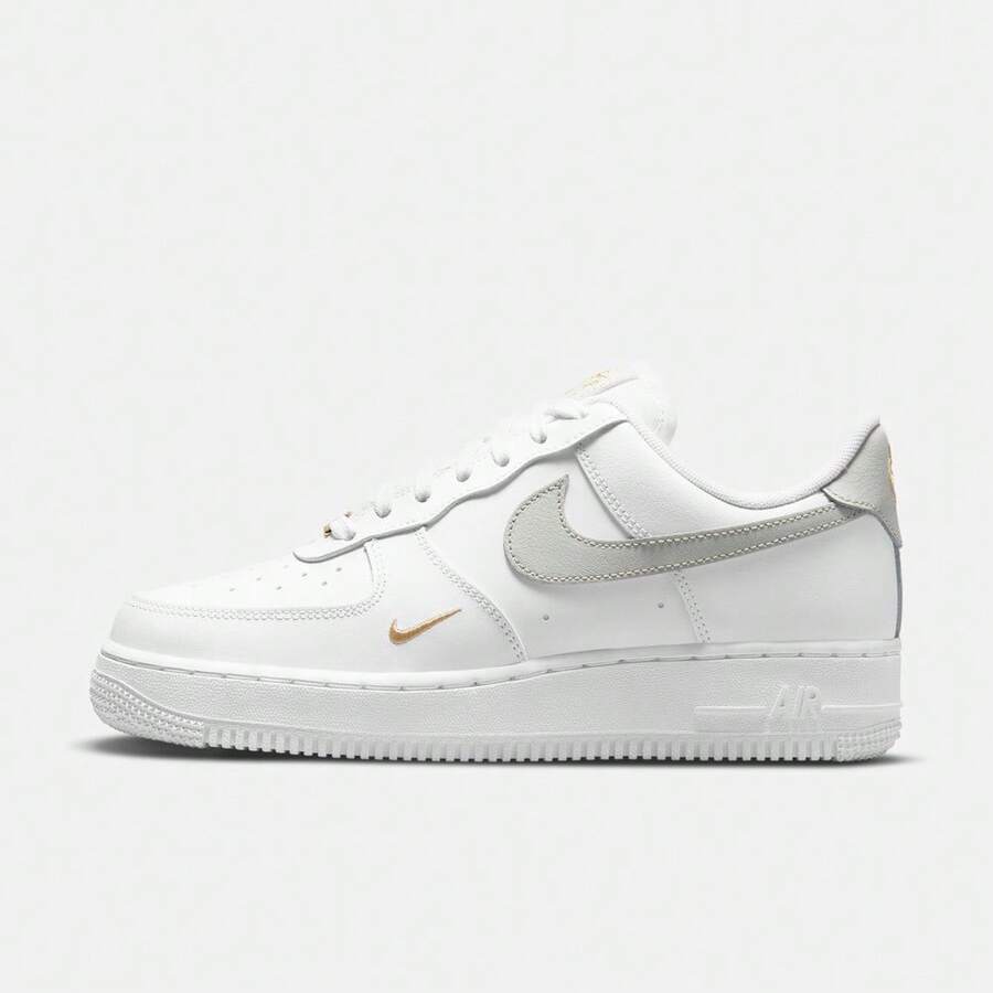 Nike 女款 WMNS AIR FORCE 1 07 ESS 休闲运动鞋，低帮，CZ0270-106 - 白色 - 查看 1