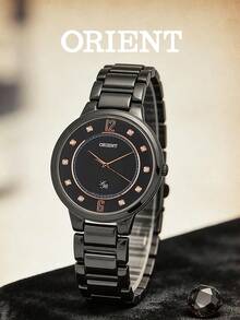 Orient 这款女士腕表采用全黑陶瓷钢表带，搭配镶钻表盘和玫瑰金指针，尽显奢华优雅，质感出众。腕表搭载精准的石英机芯，防水耐用，适合日常通勤、约会等多种场合佩戴。 - 黑色 - 查看 1