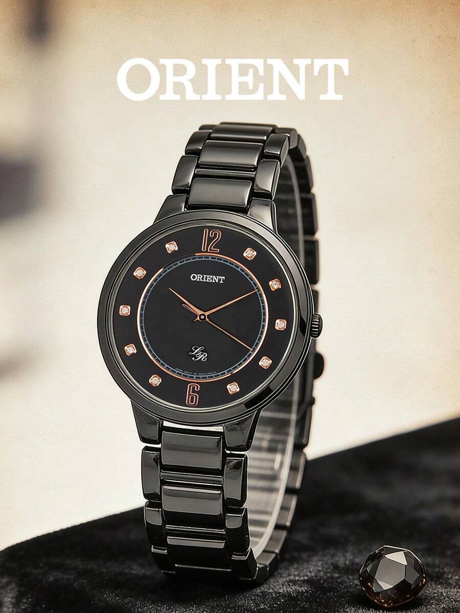 Orient 这款女士腕表采用全黑陶瓷钢表带，搭配镶钻表盘和玫瑰金指针，尽显奢华优雅，质感出众。腕表搭载精准的石英机芯，防水耐用，适合日常通勤、约会等多种场合佩戴。 - 黑色 - 查看 1