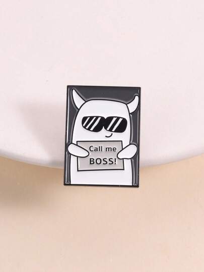 Ghim cài áo tráng men "Call Me BOSS", kiểu dáng châm biếm "tiểu quỷ", thích hợp để tự chế giễu bản thân và thể hiện cá tính nơi công sở, lý tưởng cho người sưu tầm ghim cài áo và làm quà tặng trêu chọc đồng nghiệp.