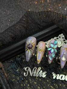 10件套尖头亚克力美甲套装，浅紫色指甲，紫色扎染，银色猫眼，用金色手绘不对称太阳光芒、星光和其他几何图案 - 淡紫色 - 查看 5