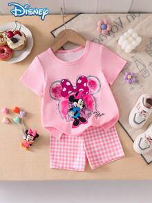 Bộ áo thun ngắn tay và quần short in hình lâu đài Minnie của Disney Baby dành cho bé gái, trang phục thường ngày dễ thương cho kỳ nghỉ hè, quần short cạp chun kẻ caro màu hồng, trang phục ngoài trời. - Hồng - Xem 1