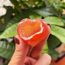 1PC 10-80g Natural Crystal Carnelian Geode Heart Crystal, Hand Carved Red Agate Druzy Heart Stone, Reiki Healing Crystal, Home Decor, Love Gift For Crystal Lovers & Valentine's Day - Carnelian - View 4