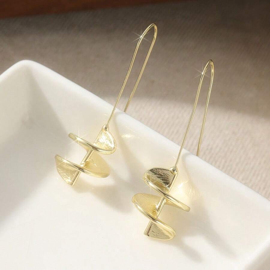 1 Đôi bông tai thủ công rèn từ vật liệu có họa tiết, phong cách tối giản đa năng, là hiện thân của trang sức tối giản. - Vàng - Xem 1