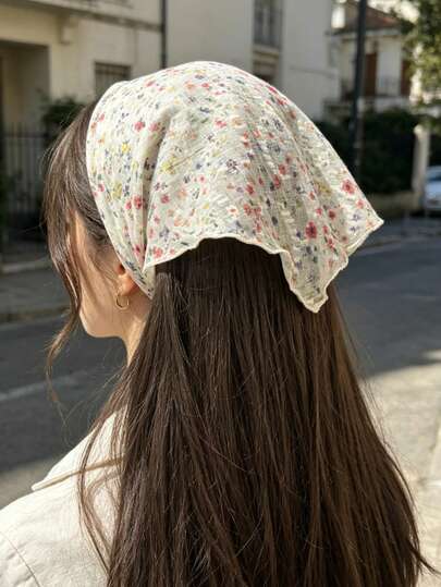 1个乡村风碎花发箍，甜美可爱，适合女孩佩戴，可用于上学、派对、日常佩戴、拍照等场合，也是绝佳的配饰，更是母亲节的理想礼物。