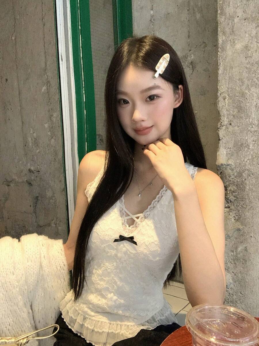 女士蕾丝吊带背心，性感无袖上衣，春季时尚叠穿单品 - 杏色 - 查看 1