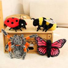 1 pieza Muñeco de peluche realista de insecto animal, abeja, mariposa, araña o mantis de peluche suave con material de peluche detallado, relleno de algodón PP, adecuado como regalo para niños, truco de Halloween, decoración del hogar, recuerdo de fiesta y colección - Multicolor - Ver 4