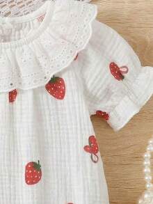 2 peças/Conjunto Macacão de Manga Bufante com Gola de Renda e Estampa de Morango para Recém-nascido + Faixa de Cabelo Combinando, Roupa Macia e Fofa para Uso Diário, Viagem, Fotografia, Moda Primavera/Verão 2026 - Branco - Visão 6