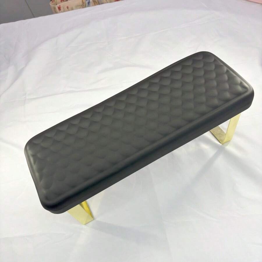 美甲师专用高级护臂，符合人体工学的美甲手枕，配有金色金属支架，兼容UV灯，柔软记忆棉腕托，适用于亚克力指甲、凝胶指甲，专业美甲沙龙及家庭使用，防滑底座，易于组装，节省空间，黑白配色，美甲师必备，美甲桌配件