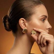 Pendientes elegantes, pendientes de aro dorados lindos, joyería de moda adecuada para el uso en verano, adecuada para el uso diario, vacaciones, playas, bodas, regalos para damas, estudiantes, ropa de oficina, regalos del Día de la Madre para mamá - pendientes con forma de concha - Ver 2