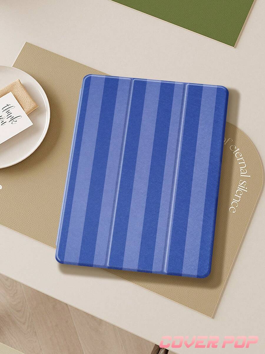蓝色条纹图案平板电脑保护套，兼容 iPad Air 8 2026（11/13 英寸）、iPad Pro 9.7/10.2/10.5/10.9/12.9 英寸/11 英寸（第十代）、Galaxy Tab S6 Lite 10.4 英寸、Kindle Paperwhite 第十二代（2024 年）、Kindle（第十一代，2022 年），柔软防震，智能支架/自动唤醒/睡眠功能，绝佳节日礼物
