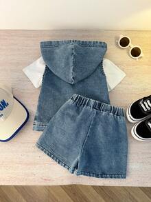 Conjunto de 3 piezas de verano para niño pequeño con estilo callejero informal: chaleco con capucha azul, camiseta blanca estampada y pantalones cortos azules, adecuado para la calle, la escuela y sesiones de fotos - Neblina azul - Ver 3