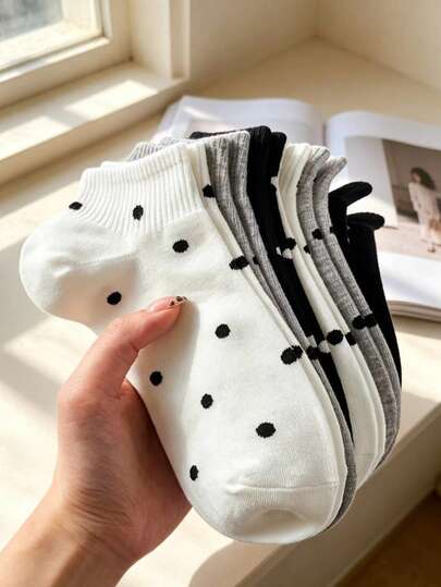 9/6双装女士波点浅口隐形船袜，简约黑白灰经典配色，透气面料舒适不闷汗，弹性袜口防滑，适合日常通勤，柔软亲肤，经久耐穿不变形，四季皆宜的基础款袜子，多色组合装，精致波点设计提升整体造型质感，居家户外皆可穿着。