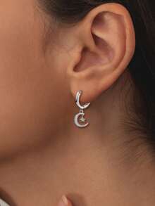 Pendientes de aro con colgante de estrella y luna de plata de ley 925 con circonita cúbica, aretes hipoalergénicos para uso diario, regalo de cumpleaños para mujeres - Plateado - Ver 2