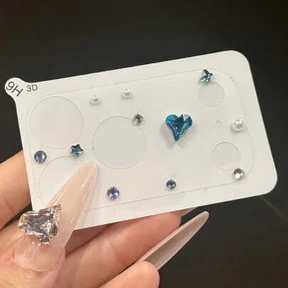 Miếng dán bảo vệ camera hình trái tim đính đá lấp lánh phong cách Y2K dễ thương, nhiều màu sắc, tương thích với iPhone 17 Pro Max và 17 Pro. Ốp lưng mềm trong suốt.