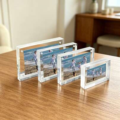 Khung ảnh từ tính bằng acrylic trong suốt, khung ảnh hai mặt có thể tự đứng với khóa từ tính giúp thay ảnh nhanh chóng, thích hợp để trưng bày trên bàn làm việc, trang trí nhà cửa và văn phòng, phù hợp với ảnh kích thước 4x6/5x7/6x8/8x10 inch.