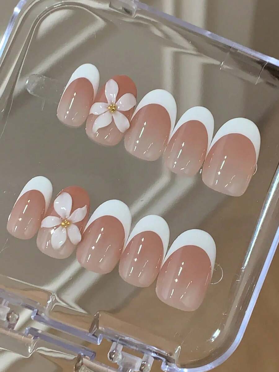 10片手工制作短款杏仁形白色美甲贴纸，柔和春日裸粉渐变白色法式尖头3D白色花朵可爱简约美甲贴纸，适合女性和女孩，春夏秋冬四季皆宜，节日、派对、日常生活皆可使用。 - 白色 - 查看 1