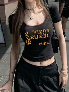 女士U领短袖T恤，新款夏季字母印花修身时尚露脐上衣休闲黑色 - 黑色 - 查看 2