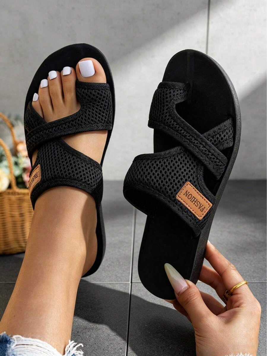 FZY 2026 Summer Women's Mesh Crisscross Strap Flat Slide Sandals, Breathable Open Toe Thong Slippers, Non-Slip Comfort Casual Footwear For Memorial Day, 4th Of July, Labor Day, Beach Vacation, Pool Party, BBQ Gathering, Holiday Weekend, Daily Wear, Outdoor & Indoor, Lightweight Fashion Sandals For Ladies, Plus Size Wide Fit Available, Soft Cushioned Insole, Arch Support, Anti-Slip Rubber Outsole, Water Resistant Quick Drying, Multiple Colors Black/Pink/Brown/Red/Wine, Classic All-Match Design, Versatile Summer Shoes For Jeans, Shorts, Dresses, Swimwear, Vacation Outfits, Streetwear, Athleisure, Casual Chic, Trending Now Viral Shoes, Made Me Buy It, Best Seller Must Have Summer Footwear, Affordable High Quality Women's Sandals, Exclusive, Durable Easy To Clean, Women's Casual & Fashion Shoes Series: Boots, Knee High Boots Women, Shoes Women, Shoes For Women, Beach Essentials, Zapatos De Mujer, Tacones De Mujer Elegantes, White Kitten Heels, Zapatillas Elegantes De Mujer. - 黑色 - 查看 1