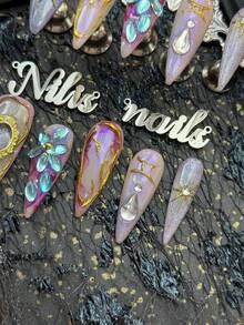 10件套尖头亚克力美甲套装，浅紫色指甲，紫色扎染，银色猫眼，用金色手绘不对称太阳光芒、星光和其他几何图案 - 淡紫色 - 查看 6