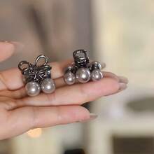 グレーパールスモールサイドクリップ 大人かわいいヘアアクセサリー プリンセススタイル - 1 - チェックする 5