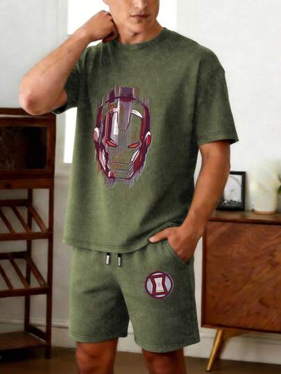  Este conjunto de colaboración de Marvel para hombres incluye una camiseta de manga corta lavada y un par de pantalones cortos con elementos de Iron Man. Este versátil y práctico conjunto de camiseta y pantalones cortos lavados tiene un estilo unificado y es perfecto para el uso diario. Se puede usar solo o en capas y es adecuado para todas las estaciones. Ideal para el verano, el campamento de verano, las vacaciones y el uso diario.