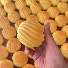 1个柔软逼真迷你面包卷，慢回弹，热门减压挤压玩具 - 彩色 - 查看 1