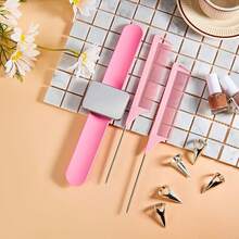 Bộ lược kim chuyên dụng để tạo kiểu tóc tết gồm 10 vòng chia tóc, 3 lược thép nhọn có đuôi nhọn, kèm theo dây đeo cổ tay từ tính. - Nhiều màu - Xem 6