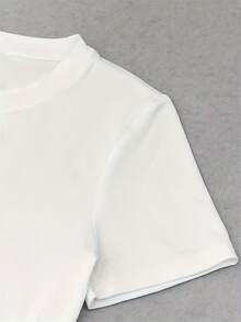 White Cropped Short-Sleeve Top - The Handwritten Word "Brazil" Is Crossed Out With A Horizontal Line, Matched With Large Colorful Letters "BRASIL" In - 白色 - 查看 2
