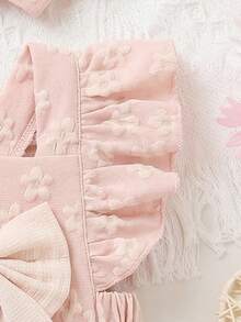 2pcs/Set Baju Bayi Perempuan Baru Lahir Lucu Motif Jacquard dengan Hiasan Pita + Bando Serasi, Baju Bayi Ringan dengan Tali Bahu Berkerut, Cocok untuk Pemakaian Sehari-hari, Pemotretan, Pesta, Musim Semi/Panas - Baby Pink - View 4