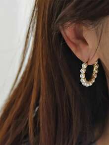 一对优雅的珍珠耳环，甜美飘逸的设计，百搭且修饰脸型，是女孩的理想之选。 - 彩色 - 查看 2