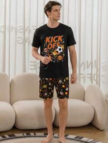 男士足球與字母 KICK OFF 圖案印花睡衣套裝 短袖上衣與短褲 - 黑色 - 查看 3