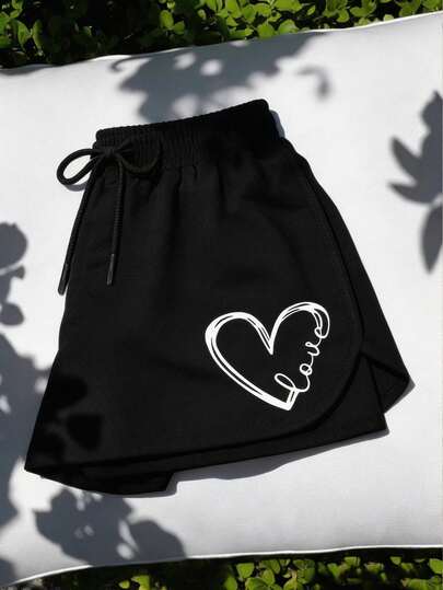 女士轻盈速干面料运动短裤，透气不闷汗，高弹力抽绳腰带可调节，心形印花，适合泳池派对、海滩度假、健身瑜伽、休闲夏季运动等场合。