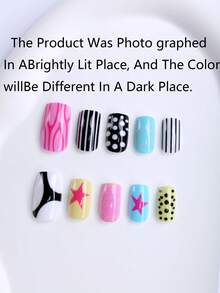 24 piezas de arte de uñas, borde francés rosa claro, lunares azules, flores rosas grandes con cuentas de acero 3D, estilo millennial, desmontable, adecuado para el verano, uso diario de niñas, versátil, regalo, viene con herramientas. Uñas - Multicolor - Ver 4
