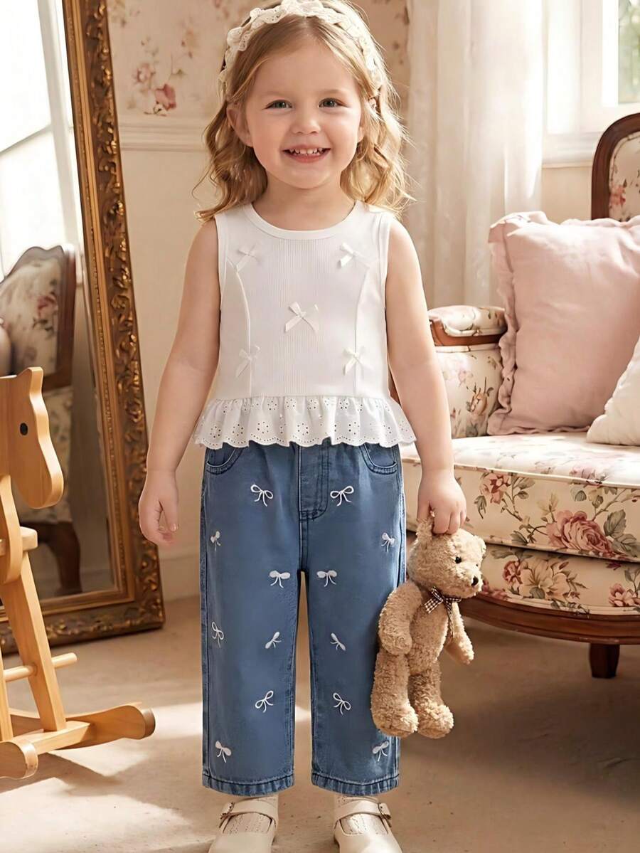 2件套女婴夏季新款蝴蝶结装饰蕾丝下摆无袖上衣+蝴蝶结刺绣水洗牛仔裤套装，适合户外穿着 - 白色 - 查看 1